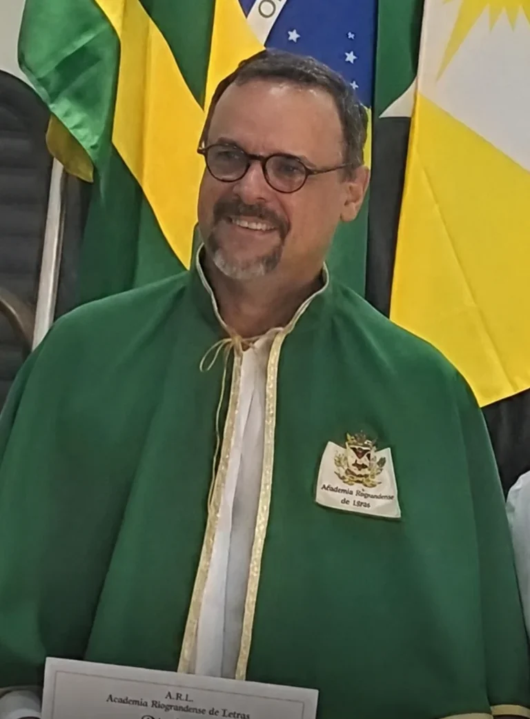 Escola Municipal Darcy Ribeiro promove I Mostra Literária com escritor Leonardo Póvoa